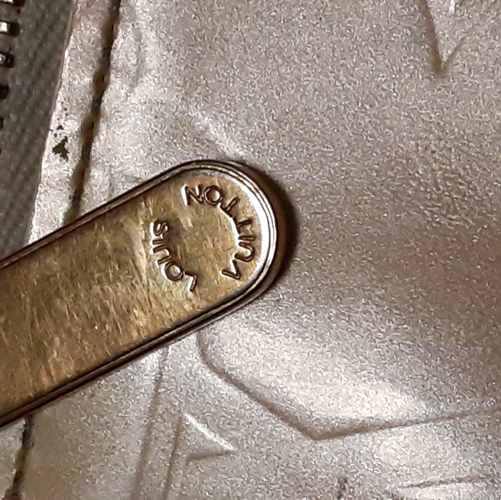 Louis Vuitton  Paris Wallet - Picture 8 of 16